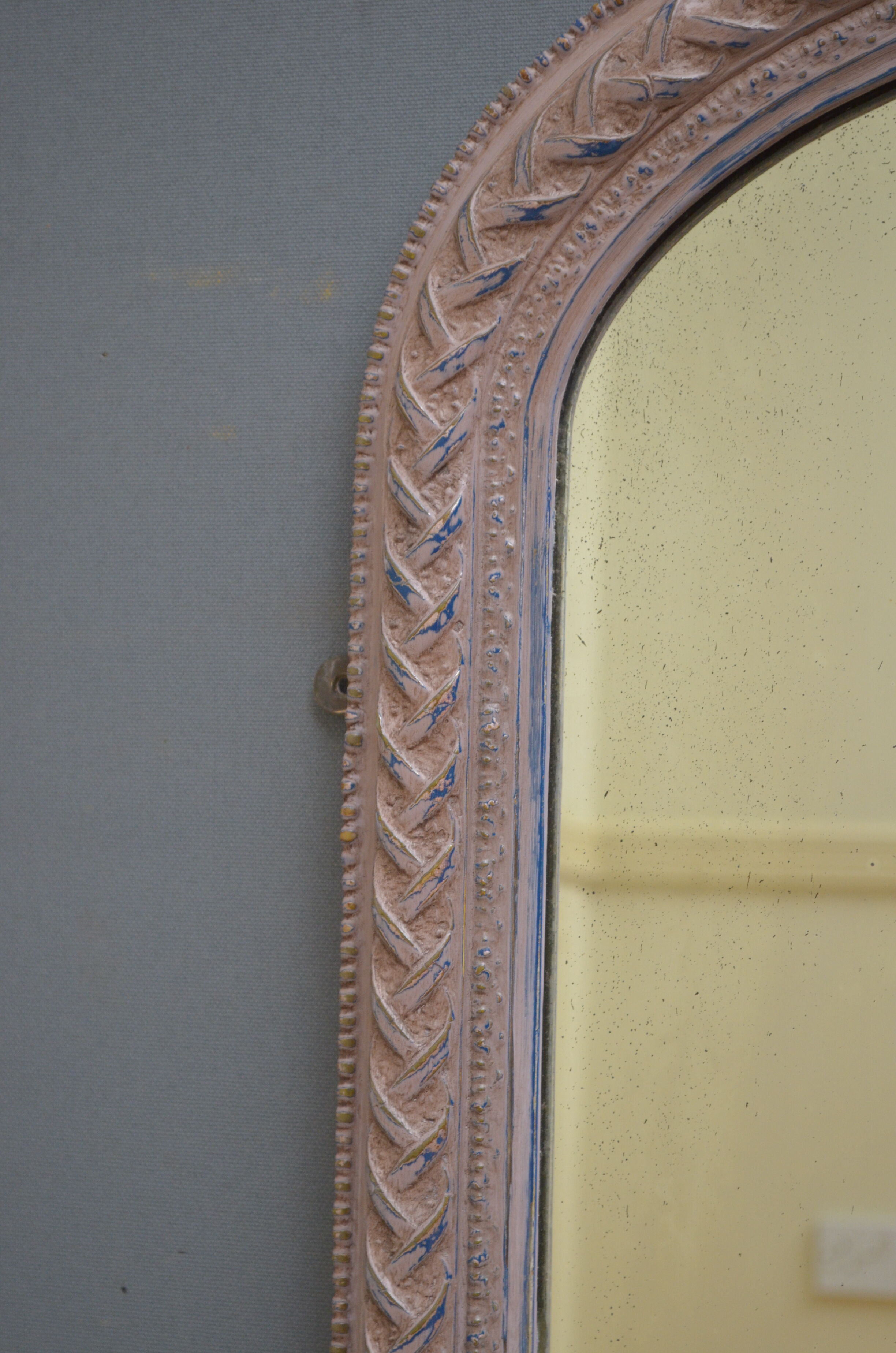 Miroir peint de mur de la fin du 19ème siècle