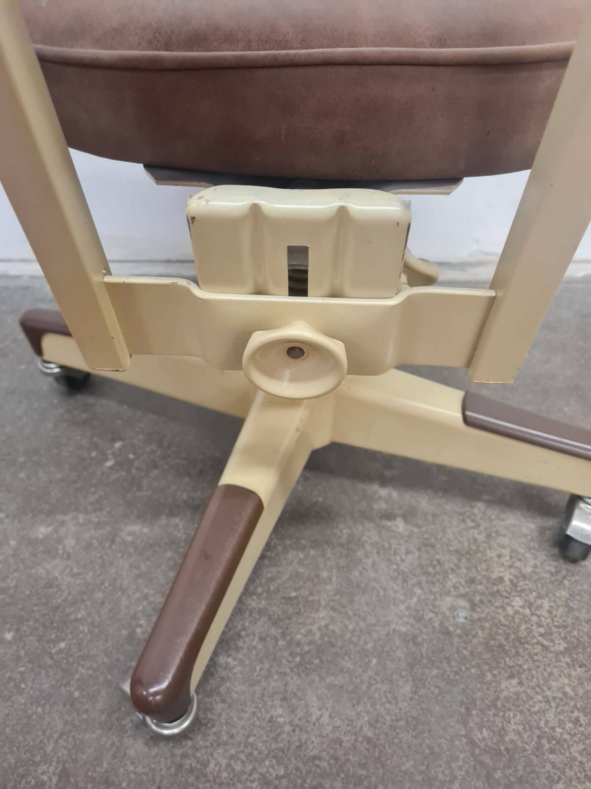 Mid Century Modern Swivel Office Chair By United Chair Co., 1950s