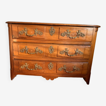 Blond walnut chest of drawers with three drawers. XVIIIth century