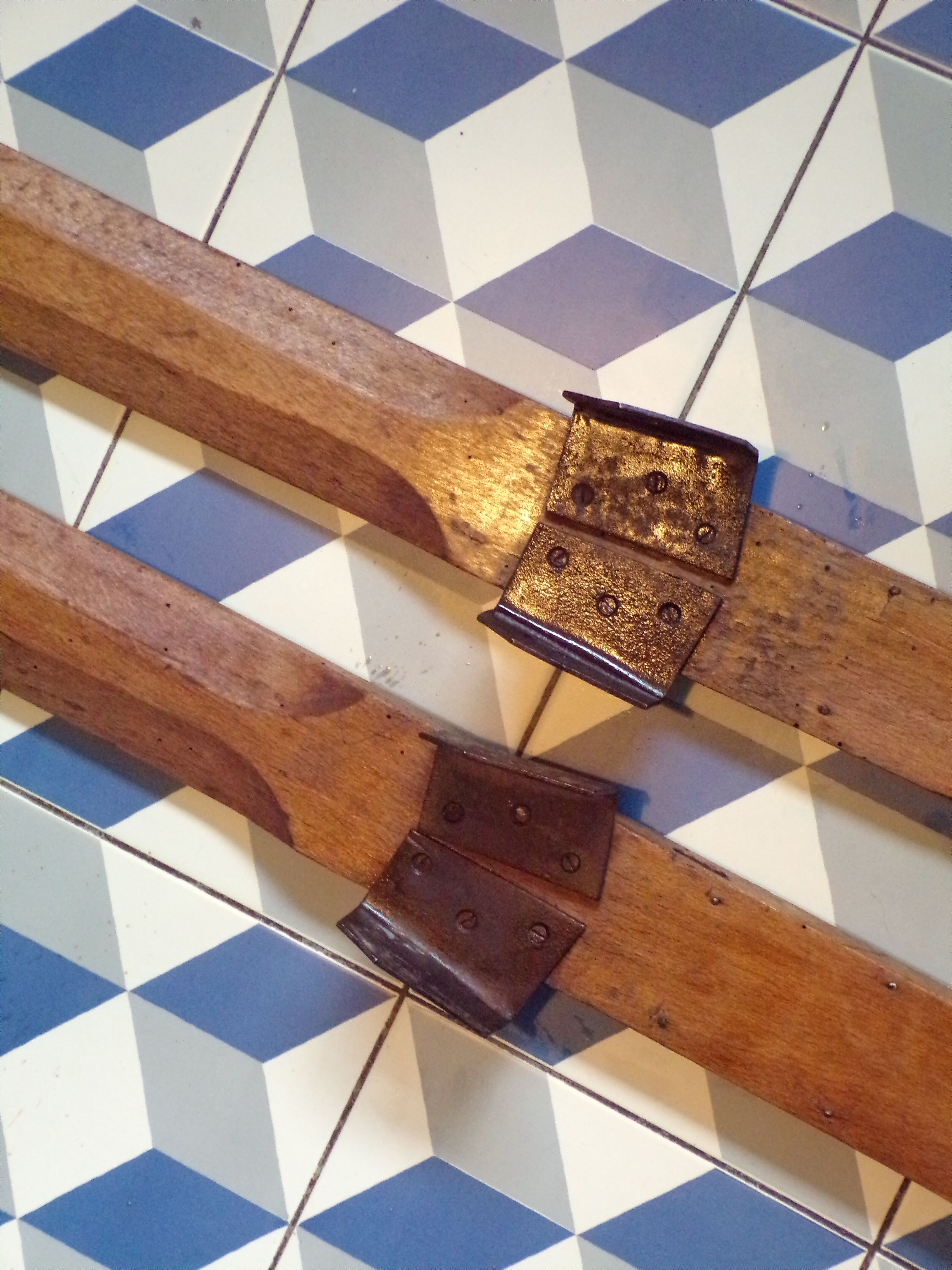 Pair of vintage wooden skis 192 cm