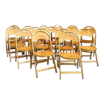 Suite of 17 folding chairs