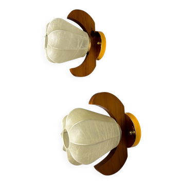 Pair of pear-shaped "Cocoon" wall sconces, resin and pine wood, Italy, circa 1970s