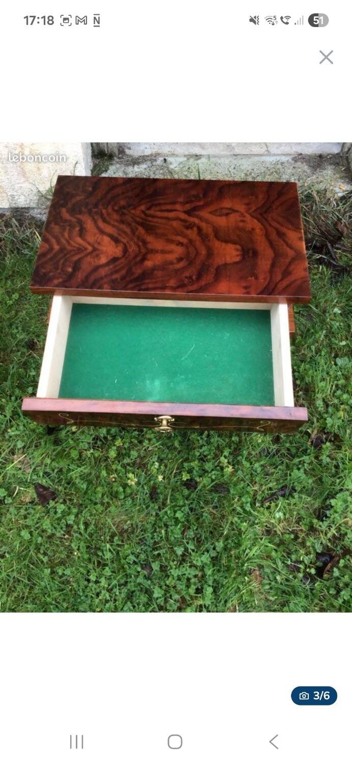 2 bedside tables