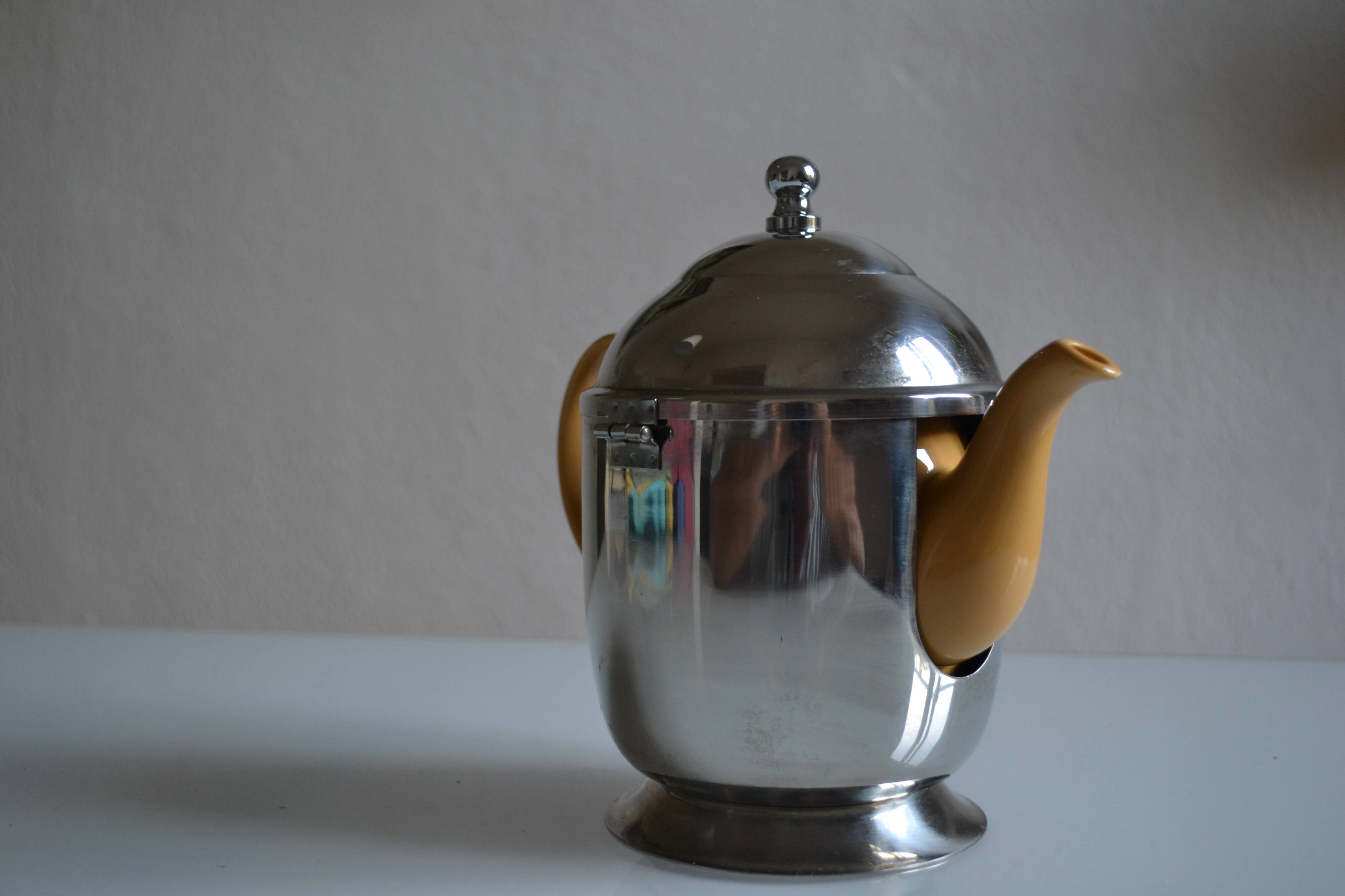 Insulated ceramic teapot with metal and felt 0.5 liters