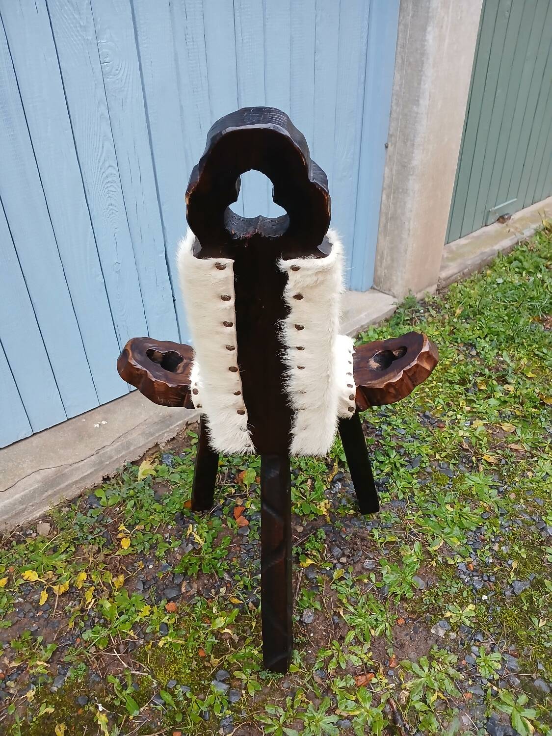 Tripod chair/stool in wood and goatskin