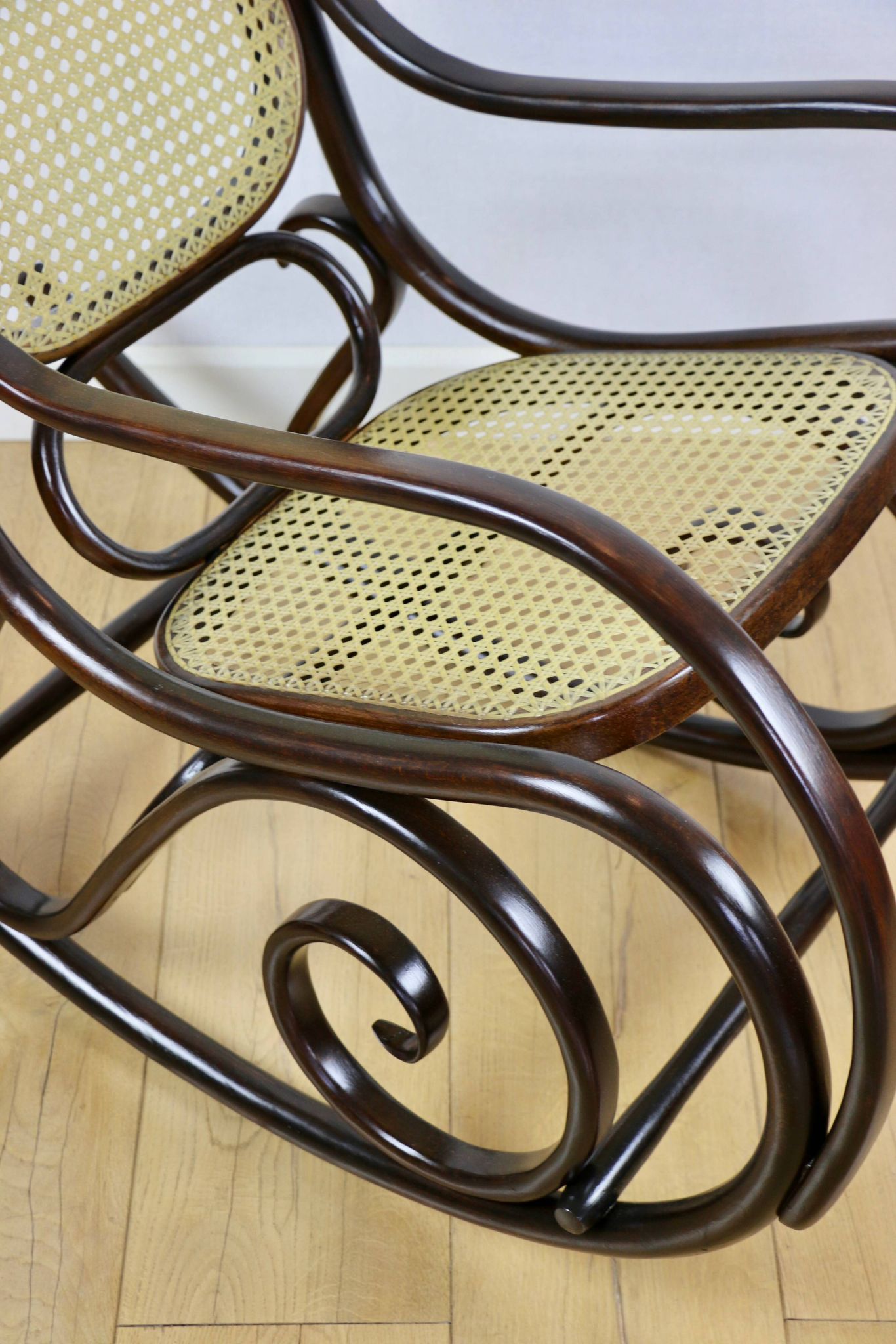 Rocking chair on runners, original brown, 1970s - very good condition