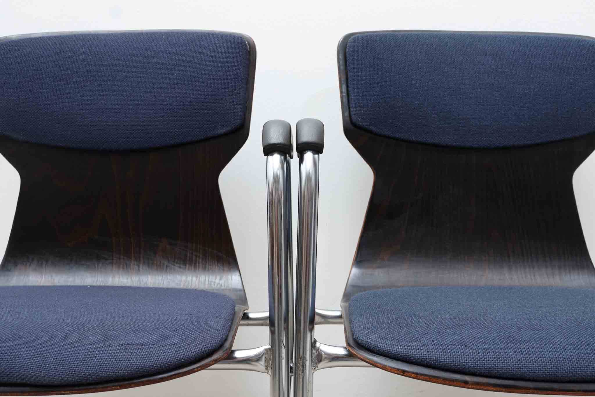Chaise Eromes fourmi ébène et chrome avec accoudoirs et coussin