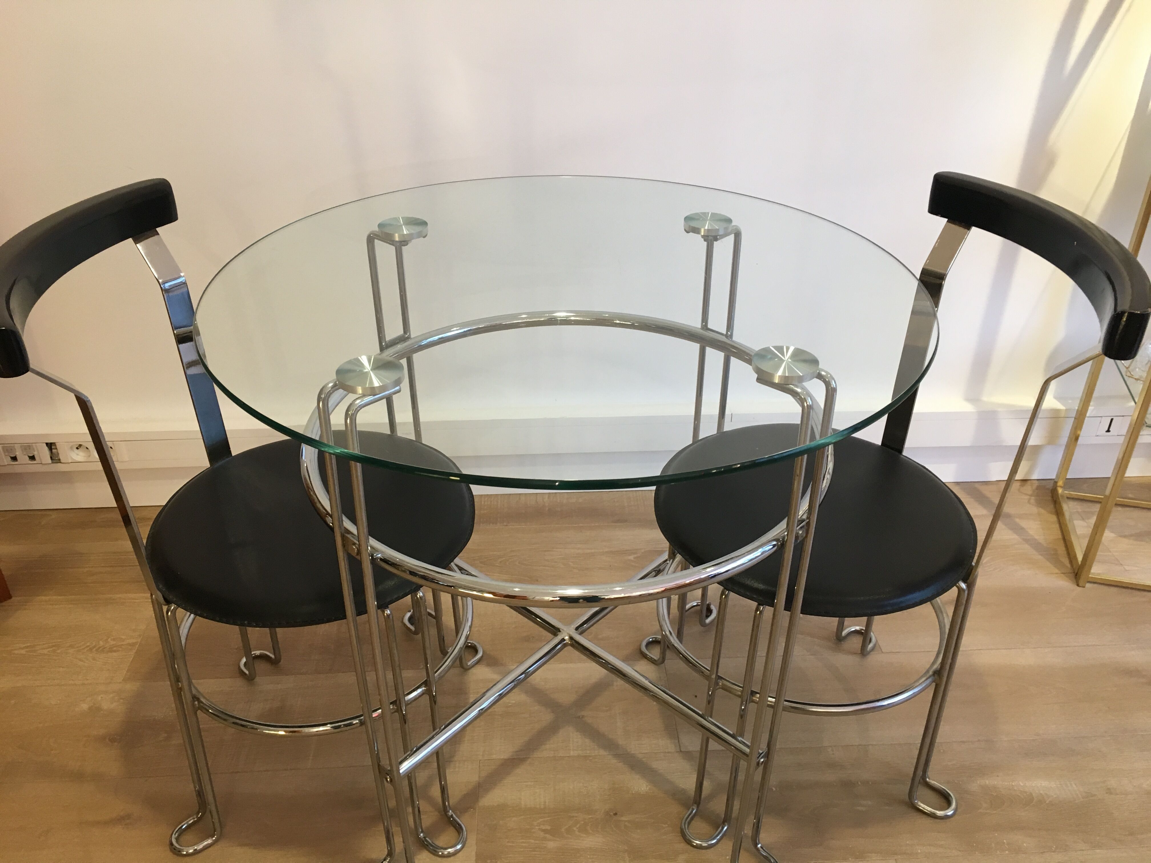 Glass round table and chairs 70/80