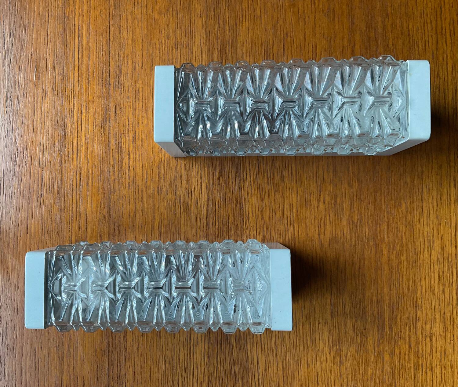 Paire d’appliques Erco en verre moulé années 70
