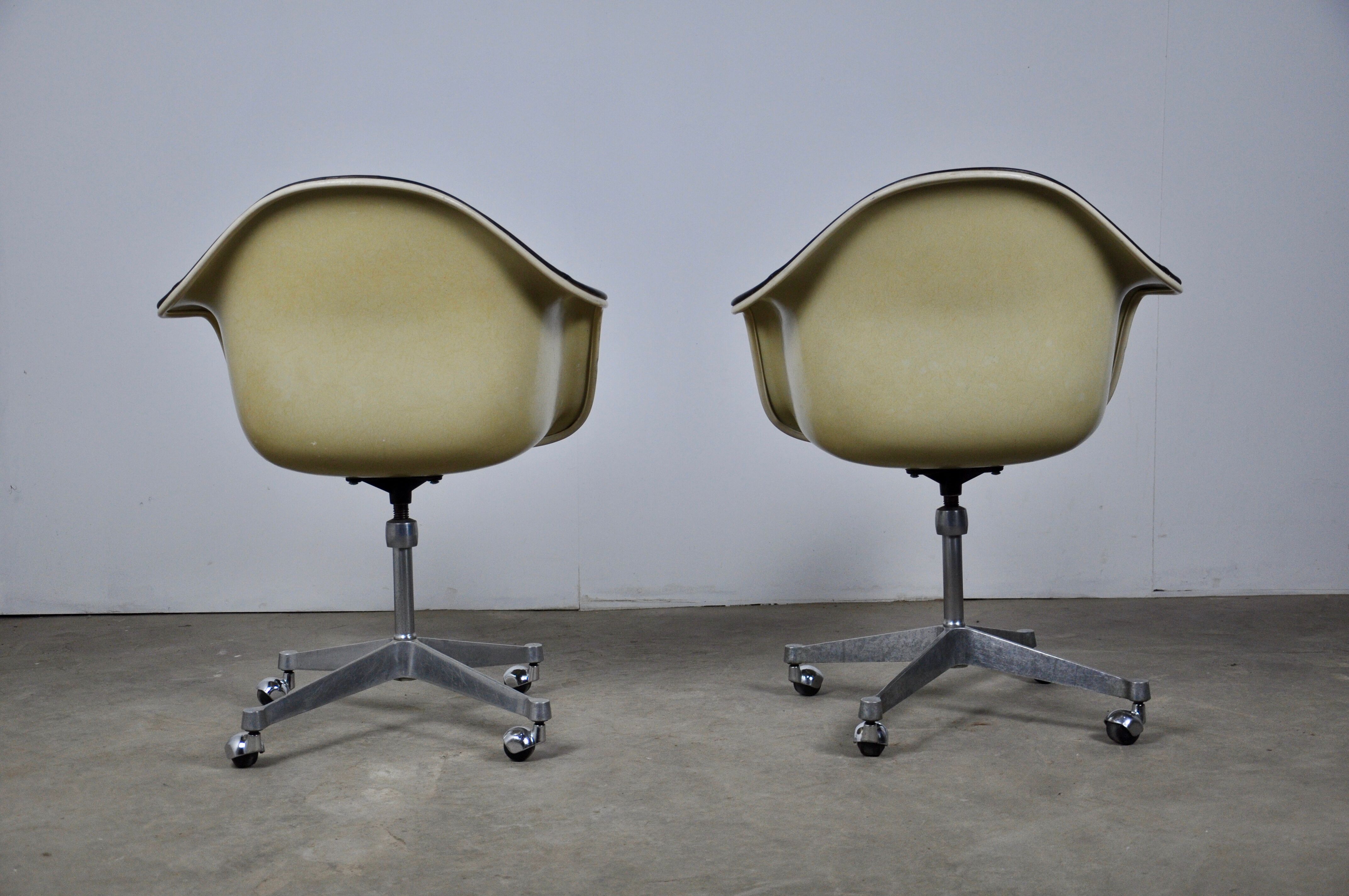 Paire de fauteuils par Charles Eames pour Herman Miller 1970