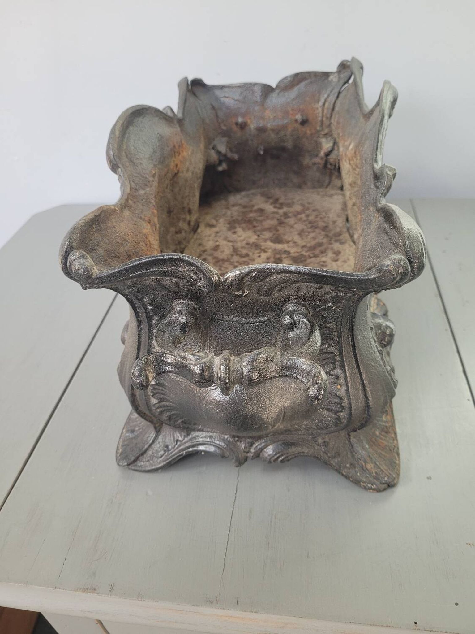Jardinière ancienne en fonte