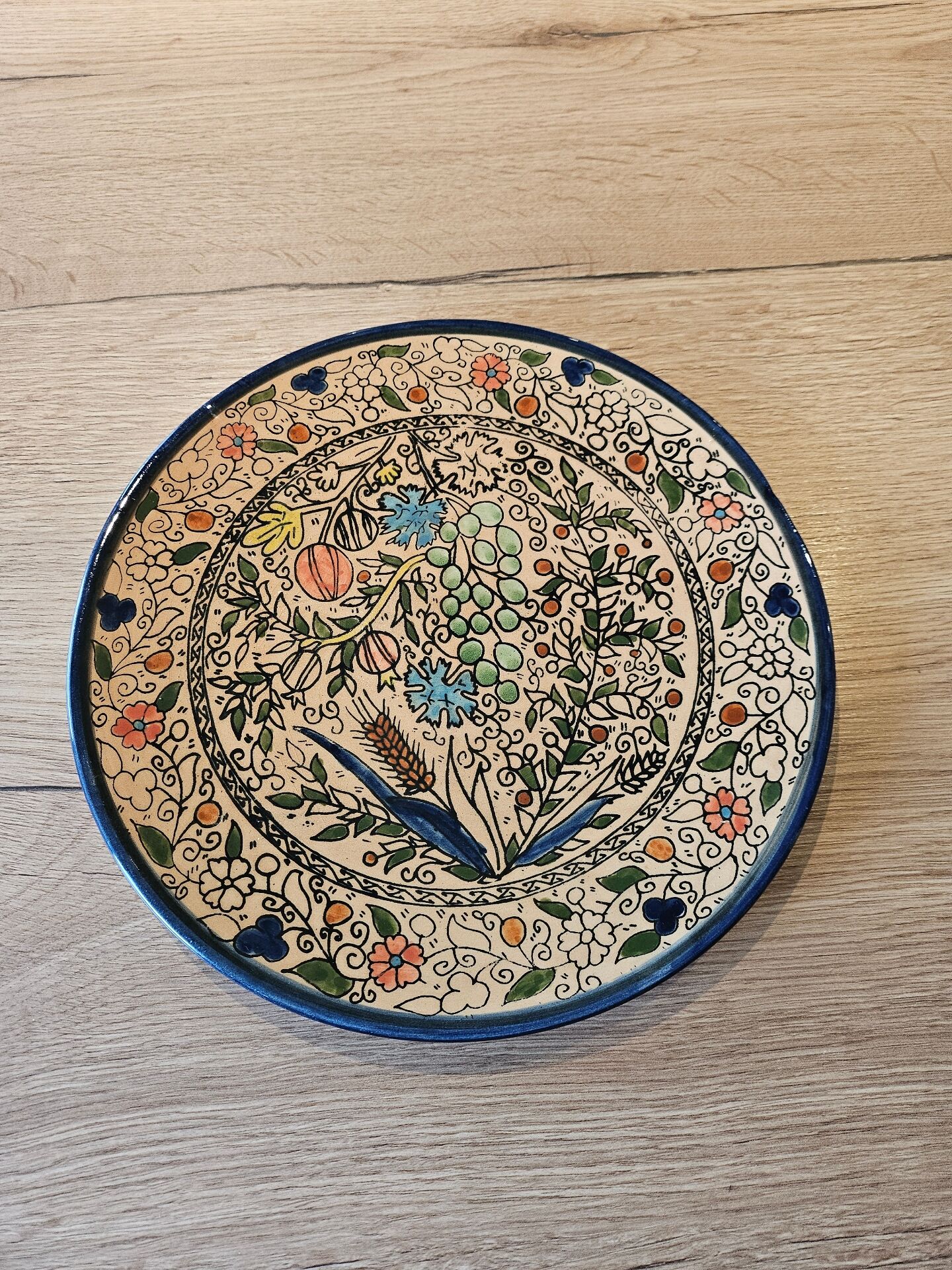 Superb decorative plate in traditional Armenian ceramic, in