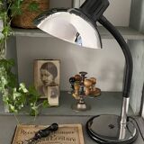 Articulated desk lamp