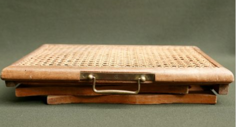 Tabouret pliable canné