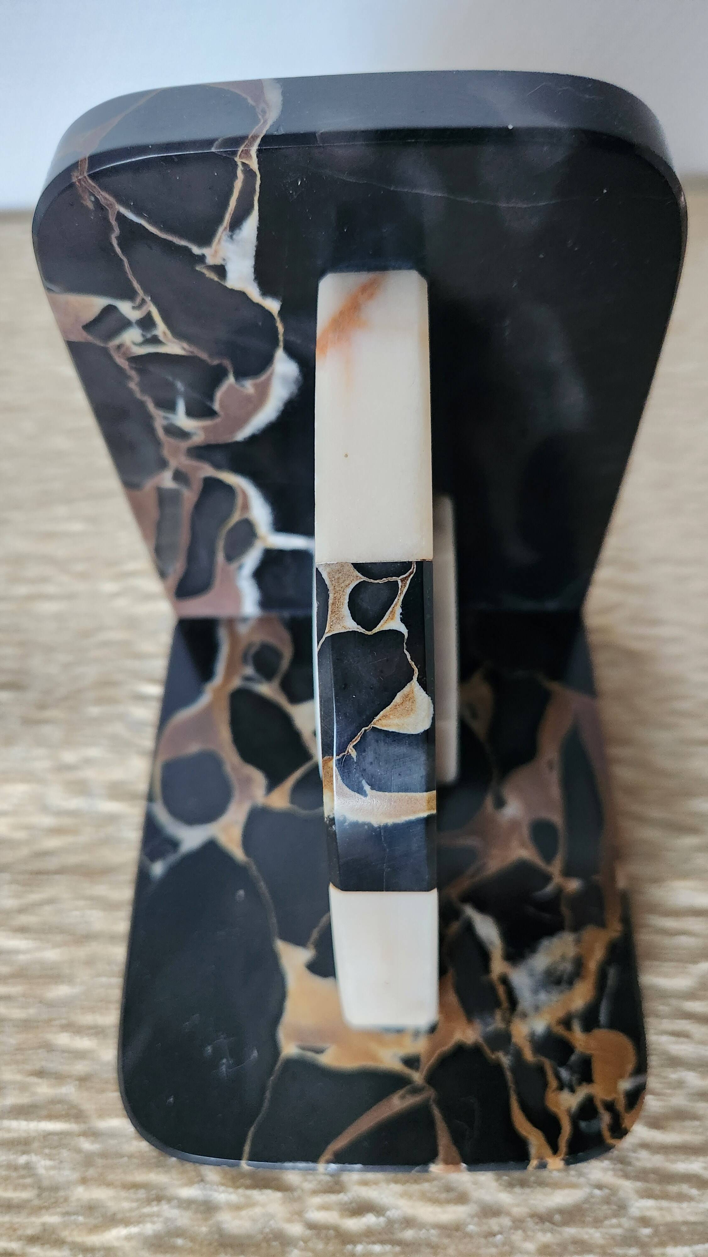 Art Deco pair of bookends in Portor marble and onyx, 1930s-1950s.
