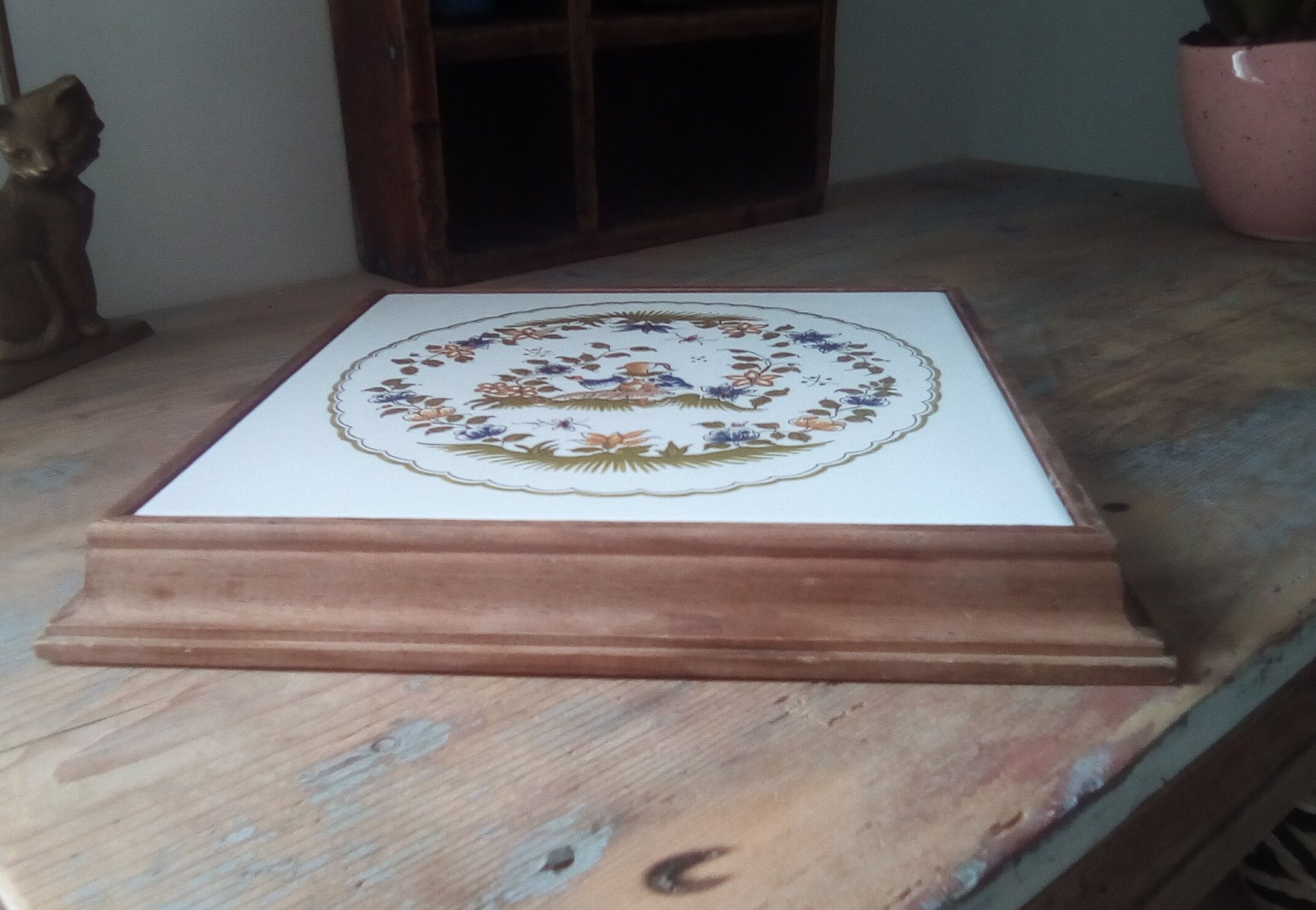 Underside of Provençal dish