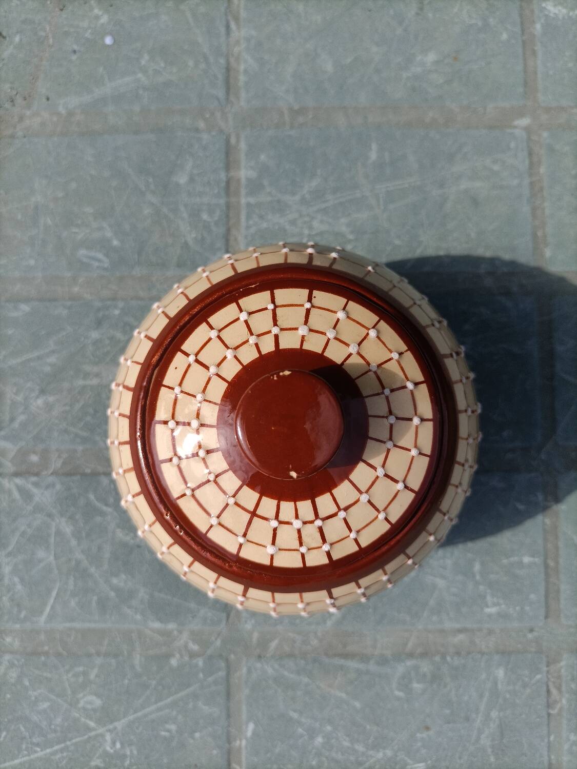 Small ceramic box/sugar bowl