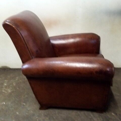 Club armchairs with straight backrest
