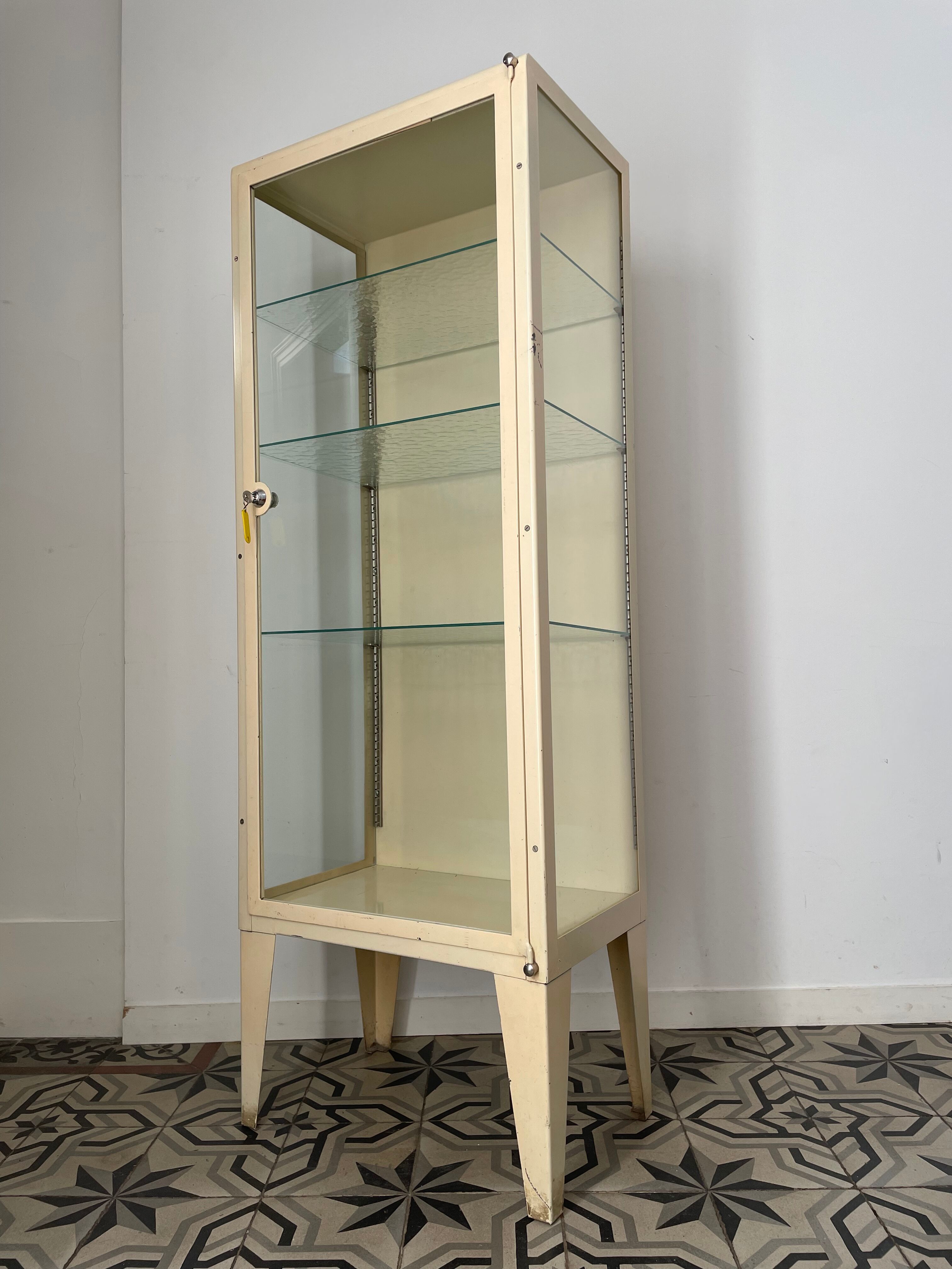 Former medical office showcase, circa 1950