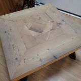 Table basse  carré avec des triangles