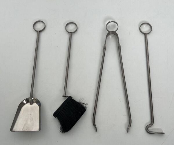 Nécessaire de Feu Design à Portant en Verre Trempé et Outils en Chrome