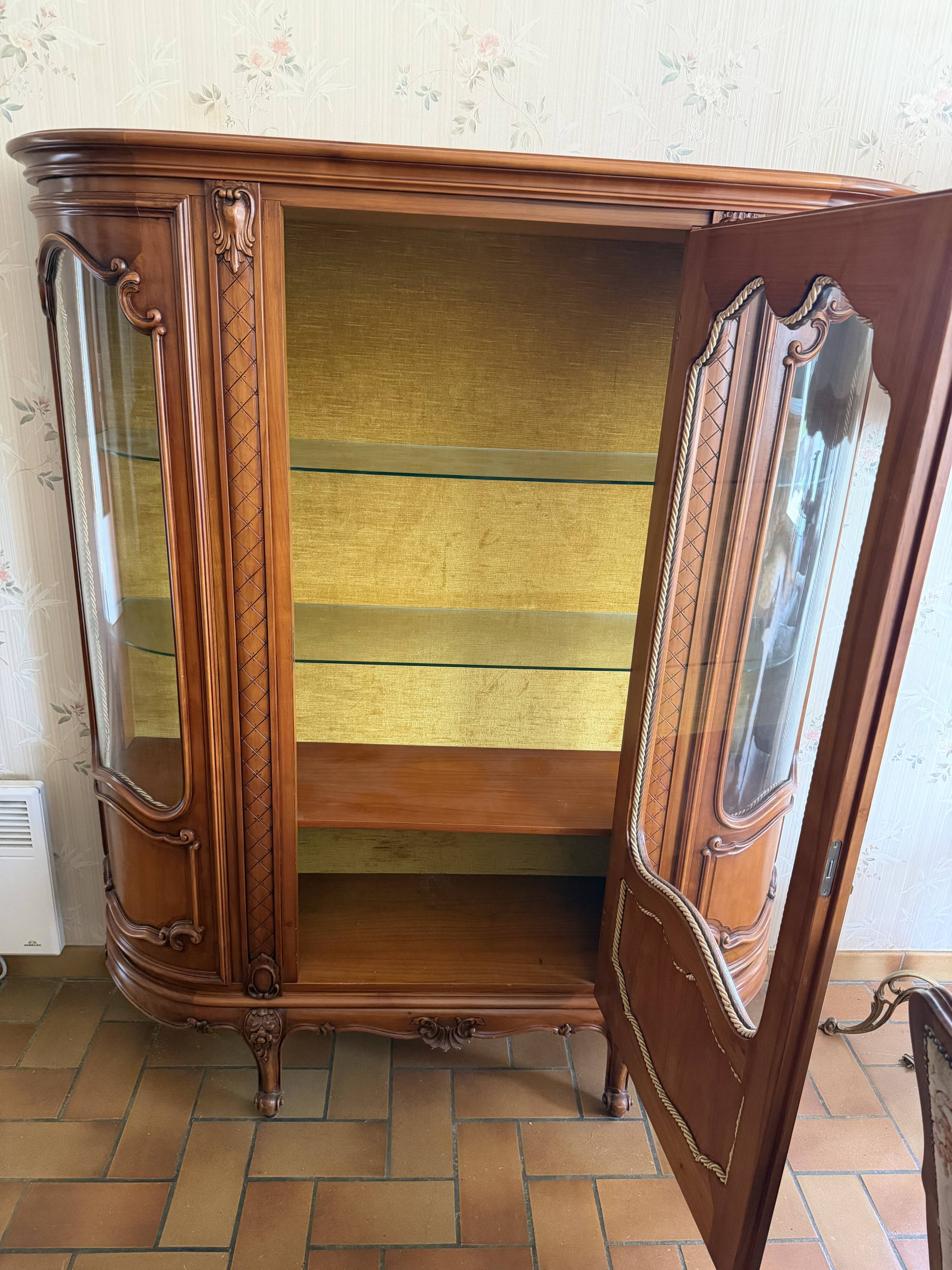 Louis XV style display cabinet in carved wood – elegant vintage furniture