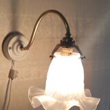 Swan neck wall light in brass, porcelain and glass - mid 20th century