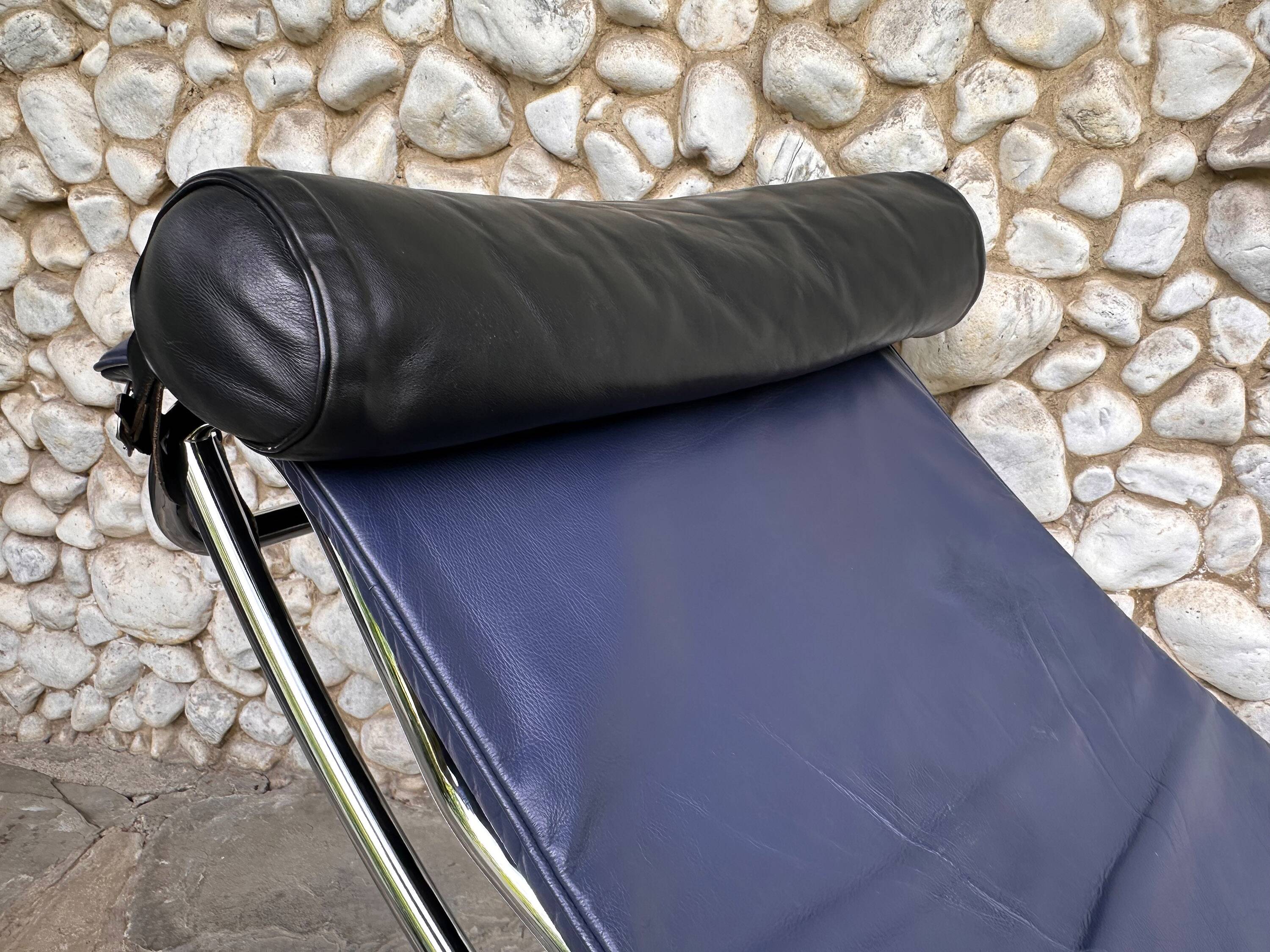 Cassina LC4 chaise longue by Le Corbusier, Pierre Jeanneret & Charlotte Perriand in blue leather.