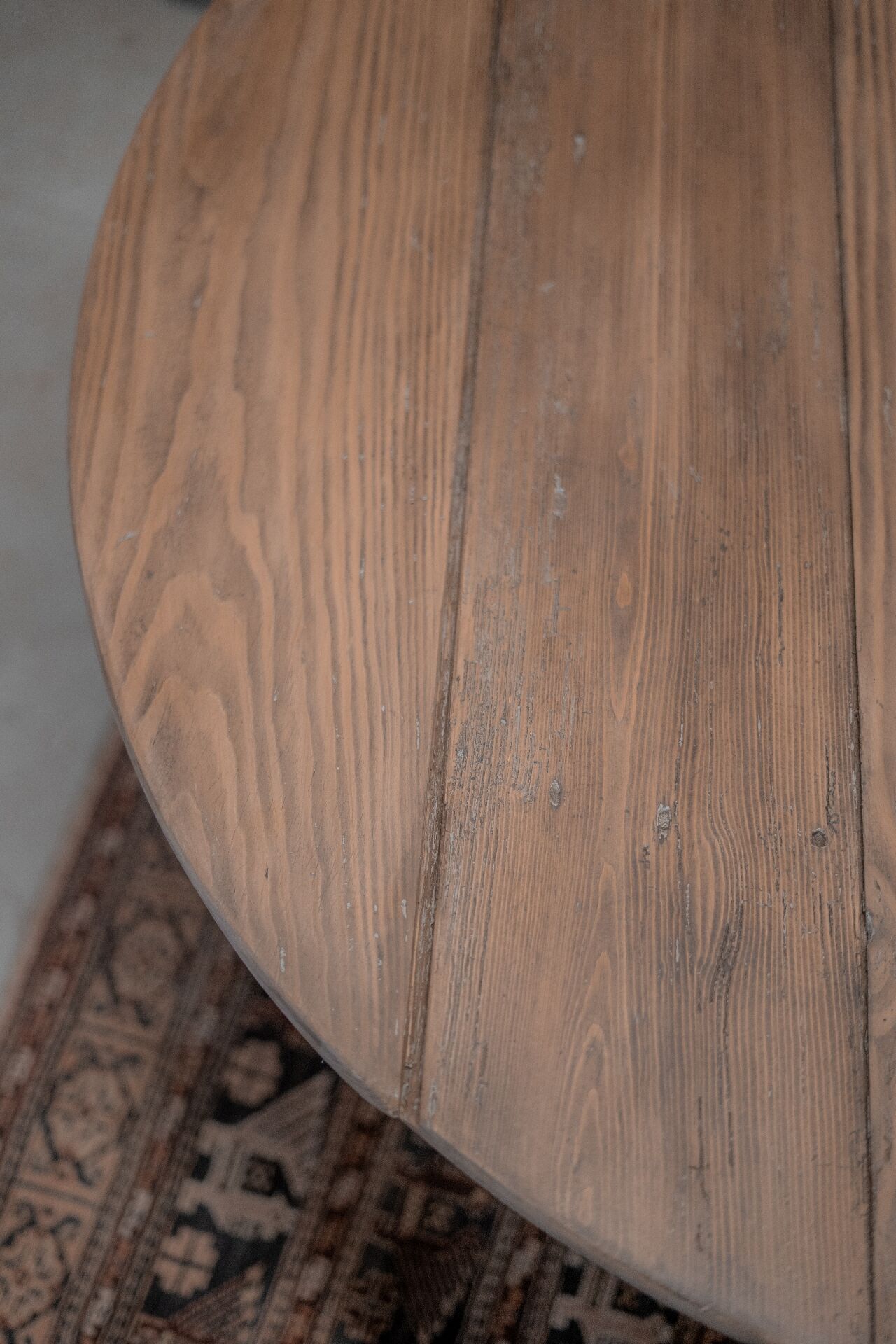 Round coffee table