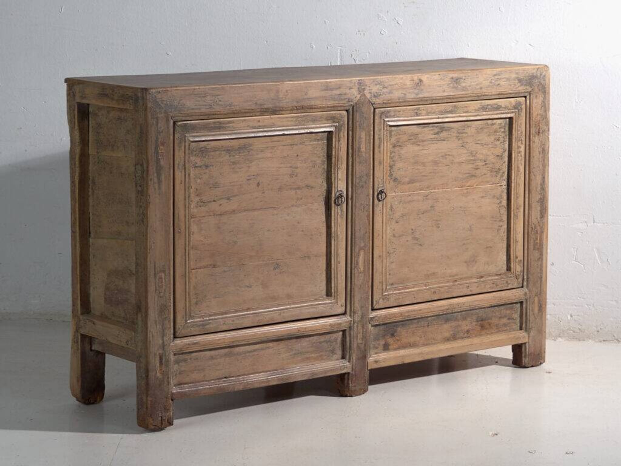 Buffet ancien en bois de pin – Chine, vers 1930