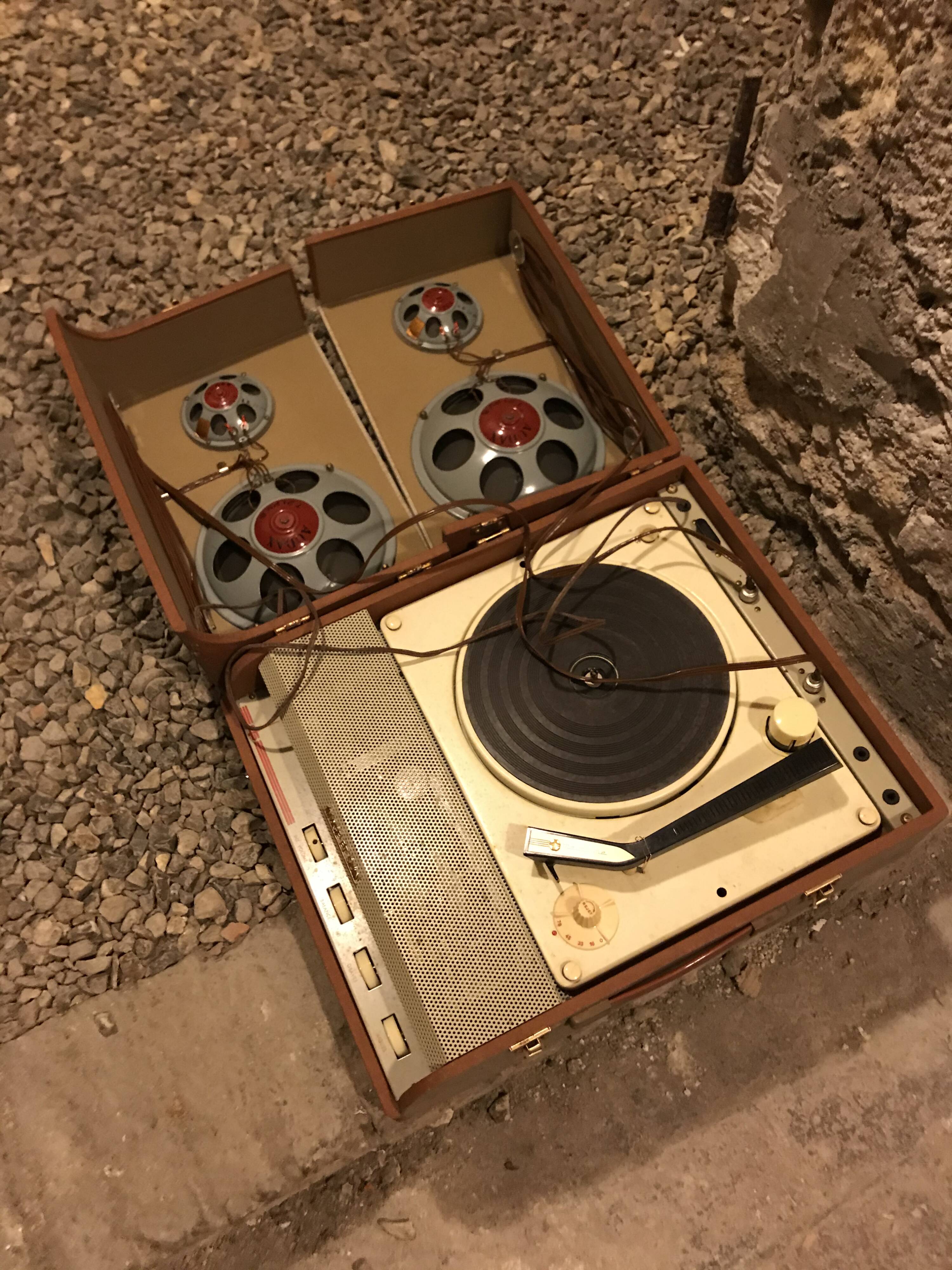 Vintage two-tone pickup suitcase vinyl turntable