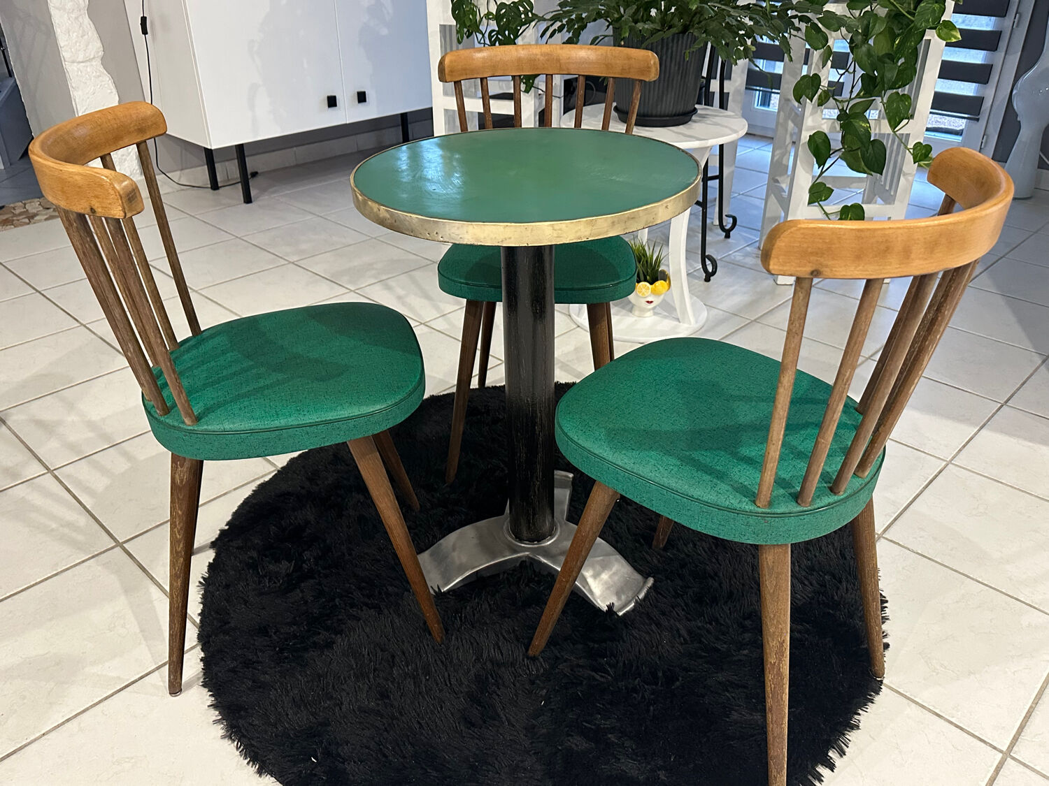 Set of pedestal table and 3 vintage bistro chairs from the 1960s