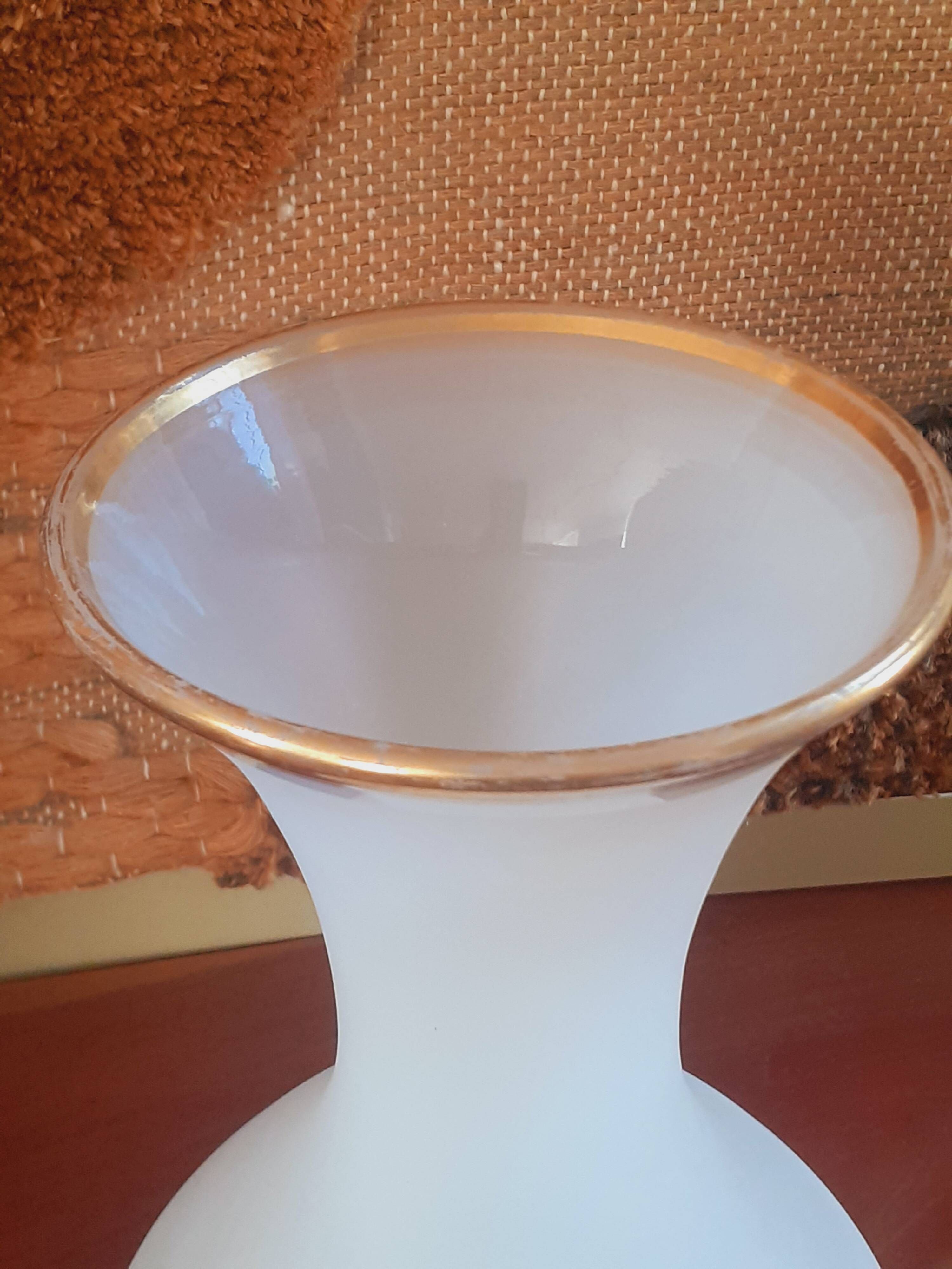 Vase en opaline et dorure début XIX ème