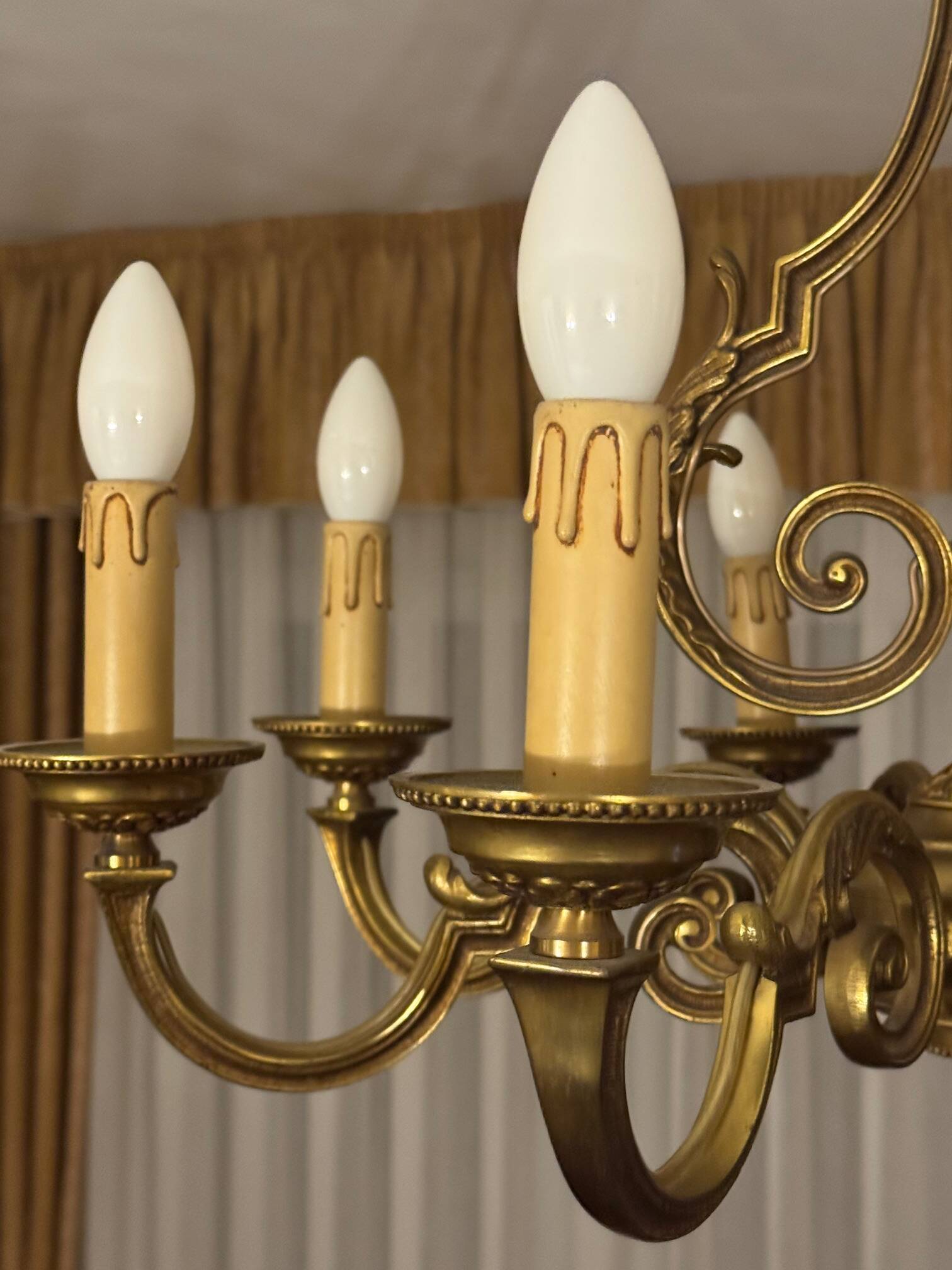 Bronze chandelier with 8 branches