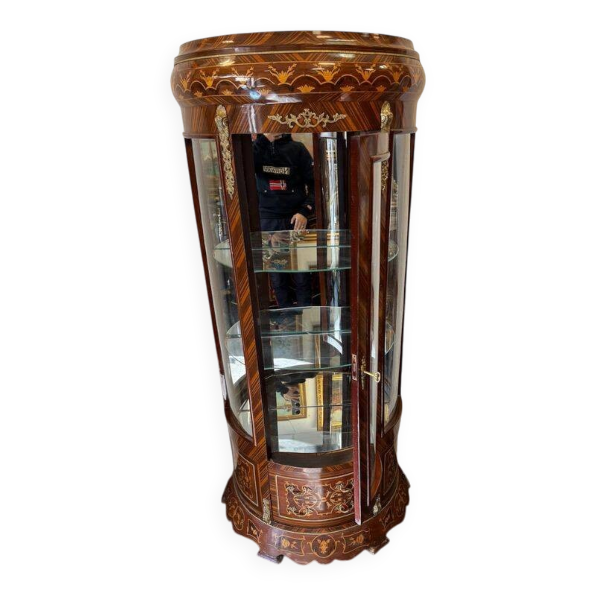 Prestigious Louis XV style display cabinet in wood and bronze – Classic elegance