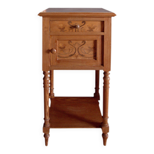 Chevet en pin marqueté