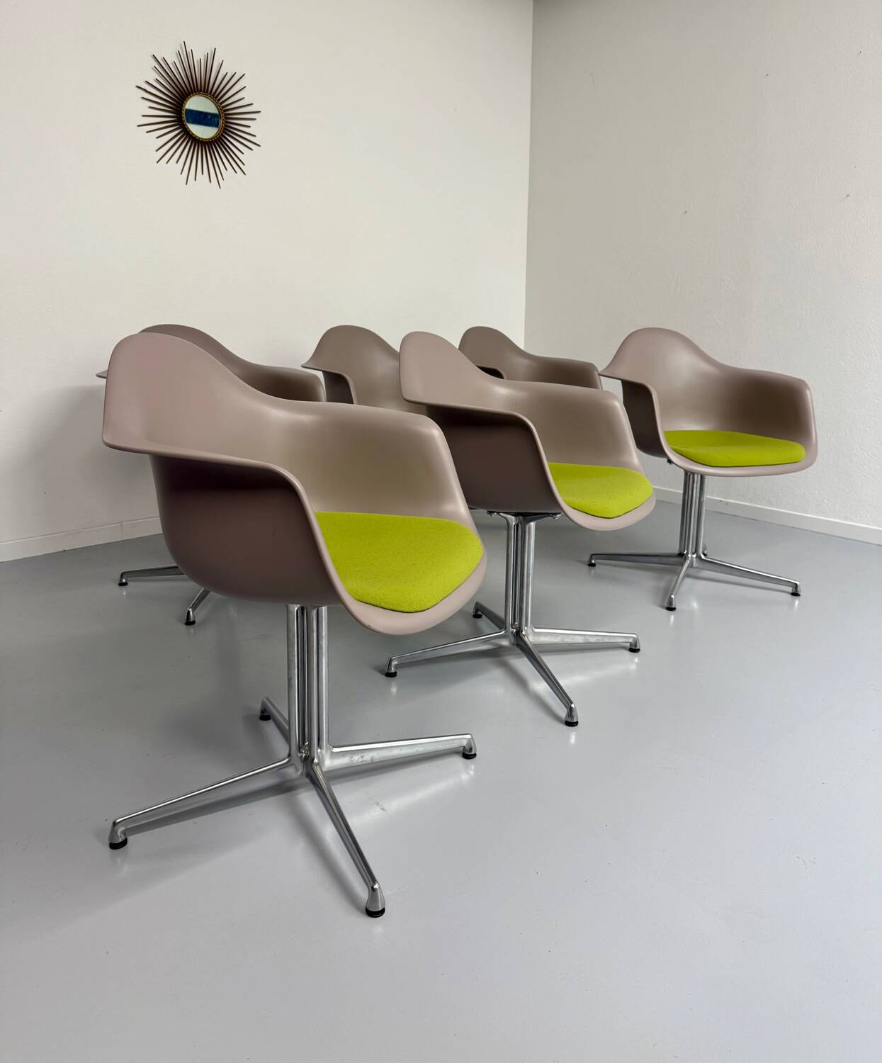 Lot of 6 plastic armchair chairs design Eames VITRA La fonda gray base