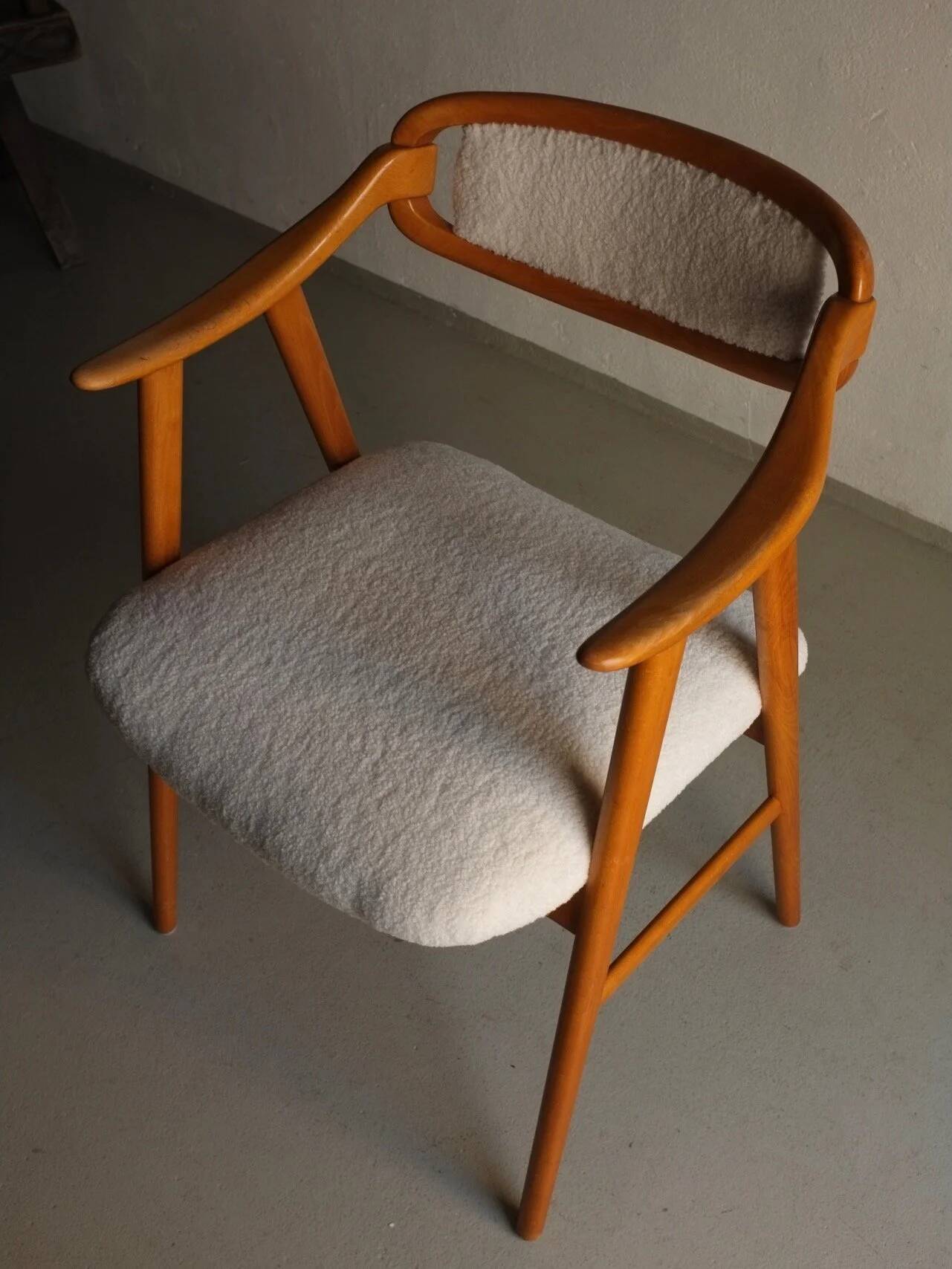 Fauteuil scandinave en fausse fourrure de mouton retournée | Années 1960