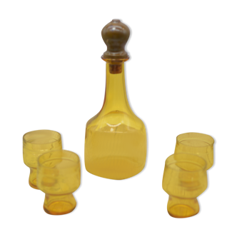 Carafe jaune avec bouchon bois & ses 4 verres