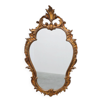 Miroir en bois doré de style florentin avec crête en acanthe, Italie, 20e siècle