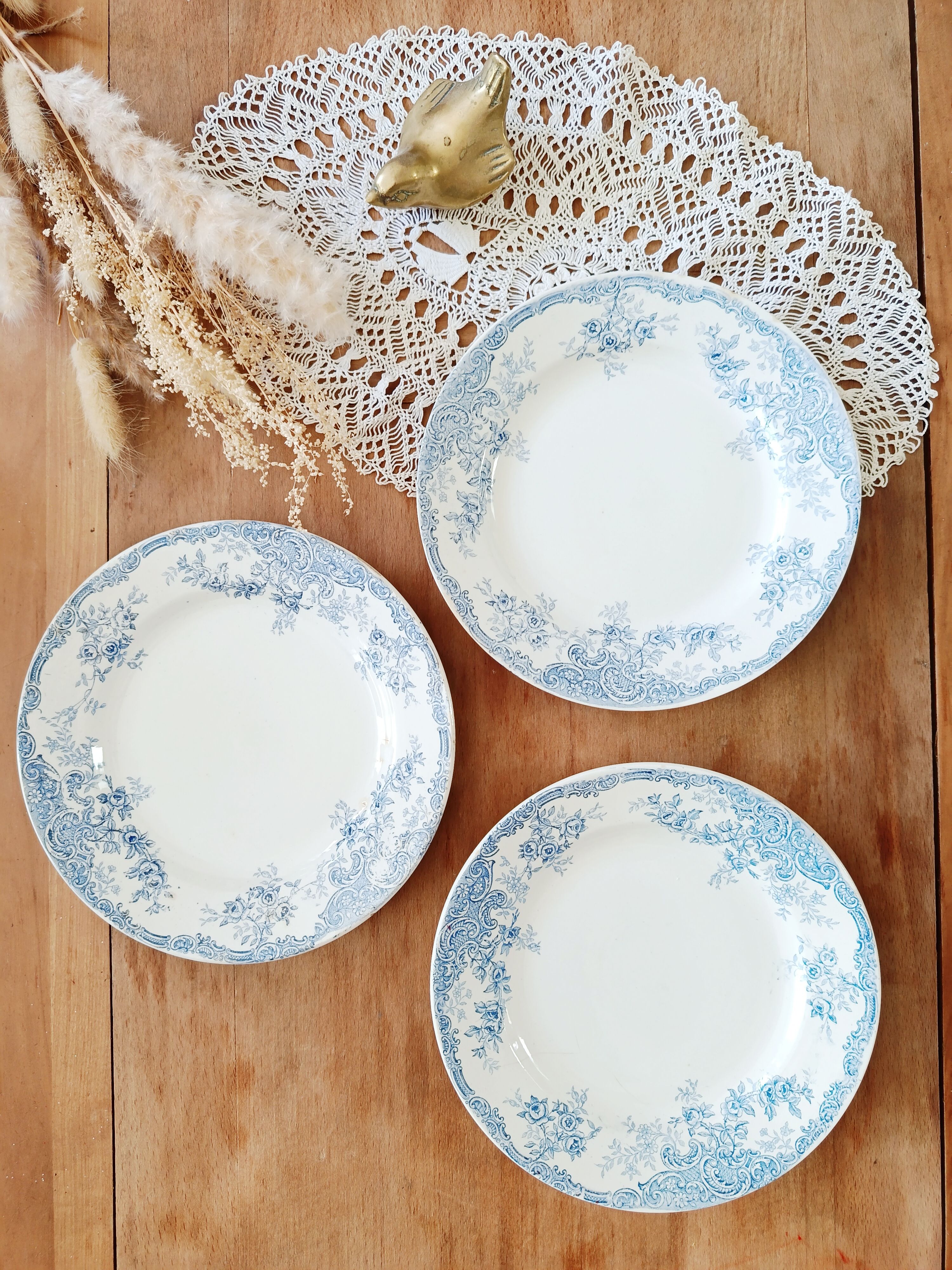 Set of 3 dessert plates in Nimy ironstone.