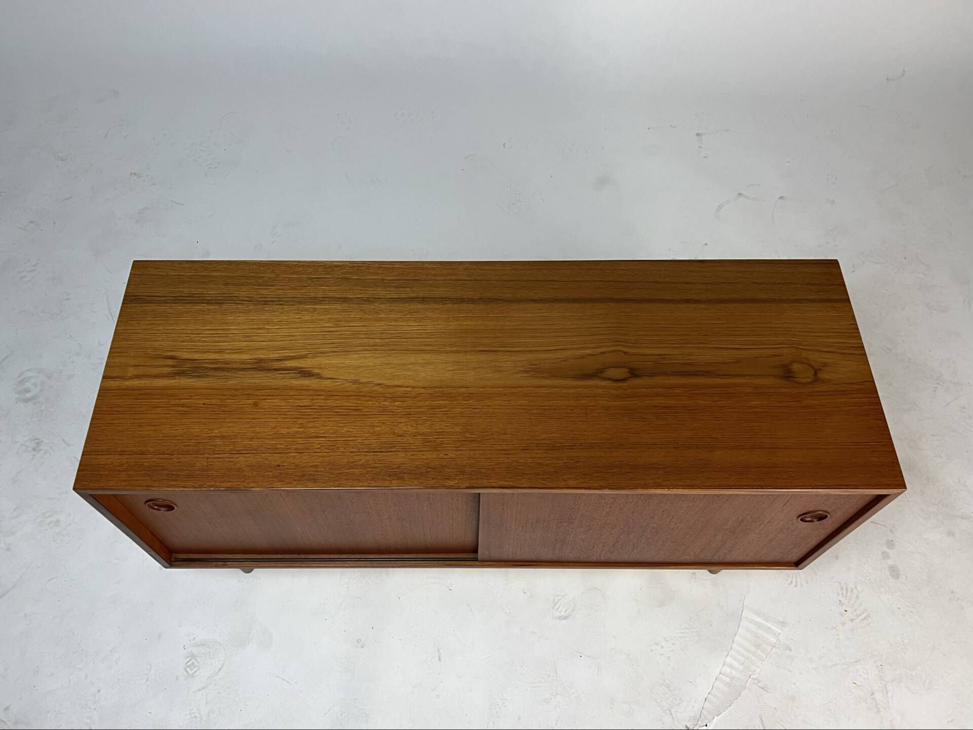 Buffet bas en teck vintage des années 60, style mid-century HiFi.