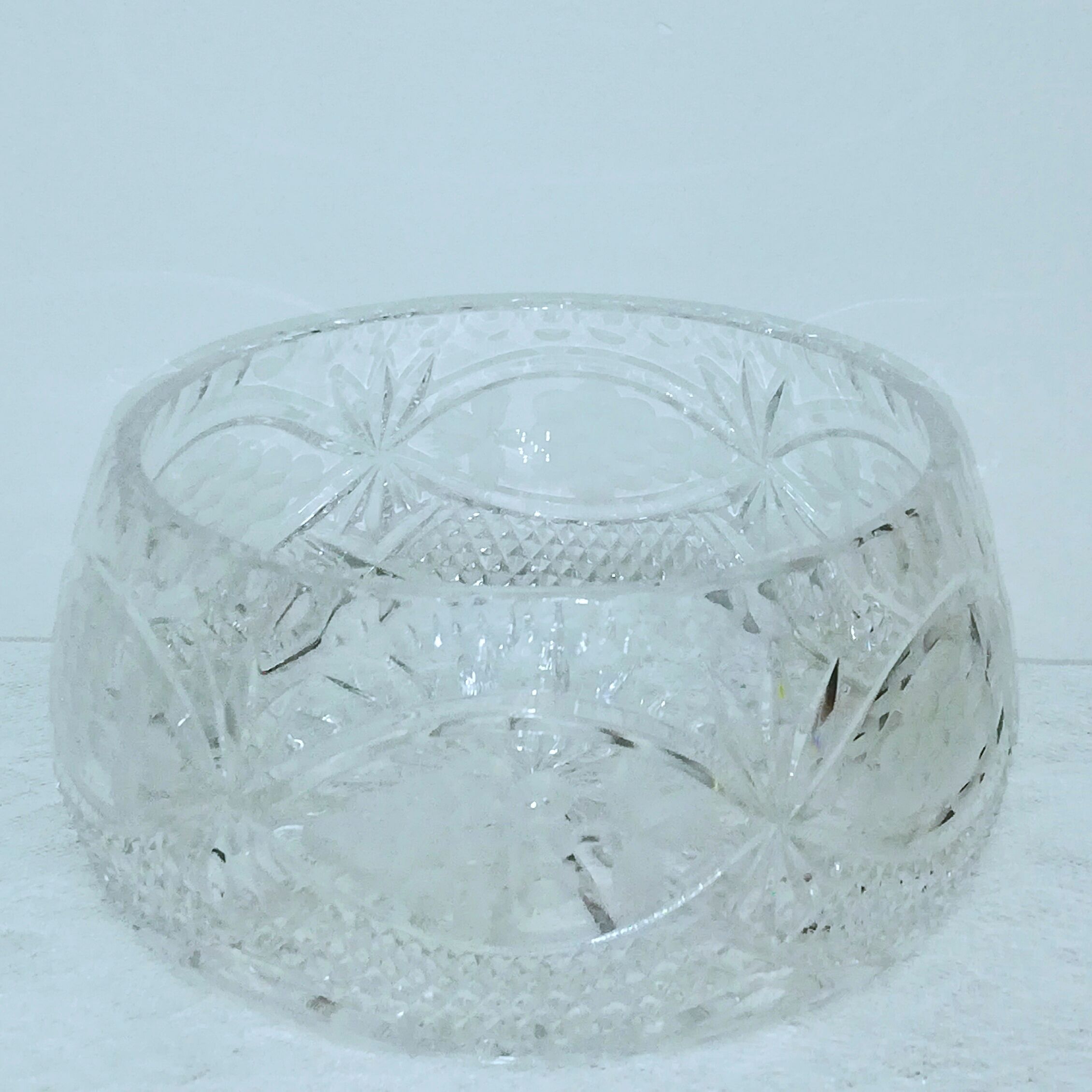 Salad bowl in cut and chiseled crystal