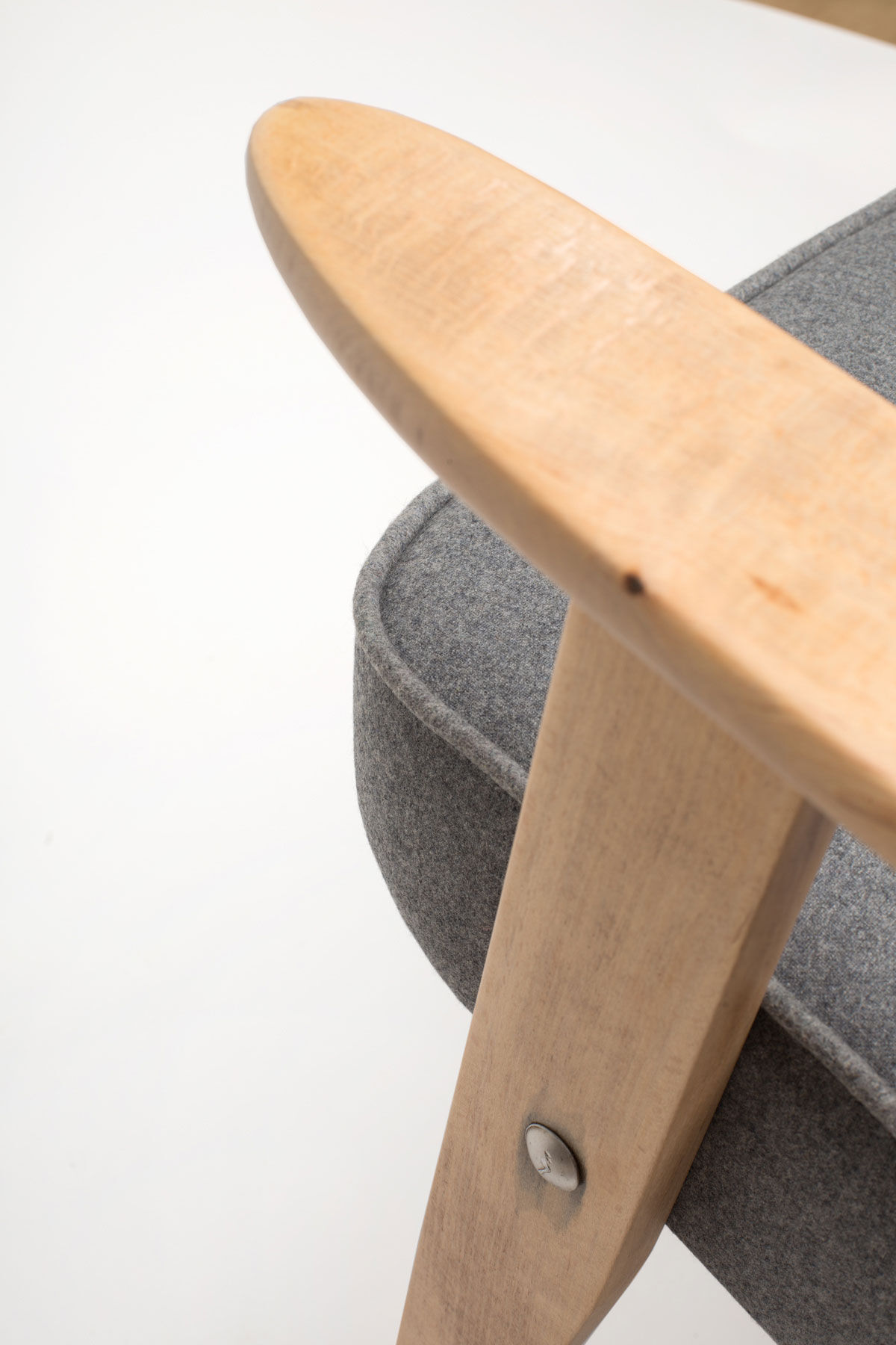 Pair of 366 armchairs DARK FELT