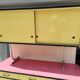 Ancien meuble en formica jaune et rouge