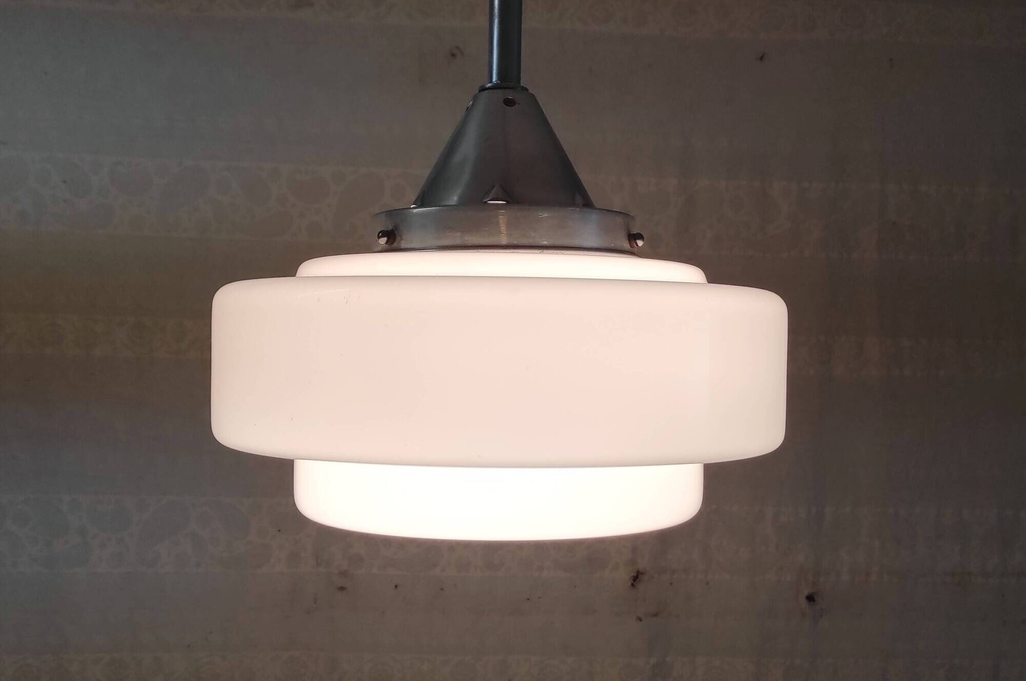 Suspension style Bauhaus globe opaline XL - années 30/40