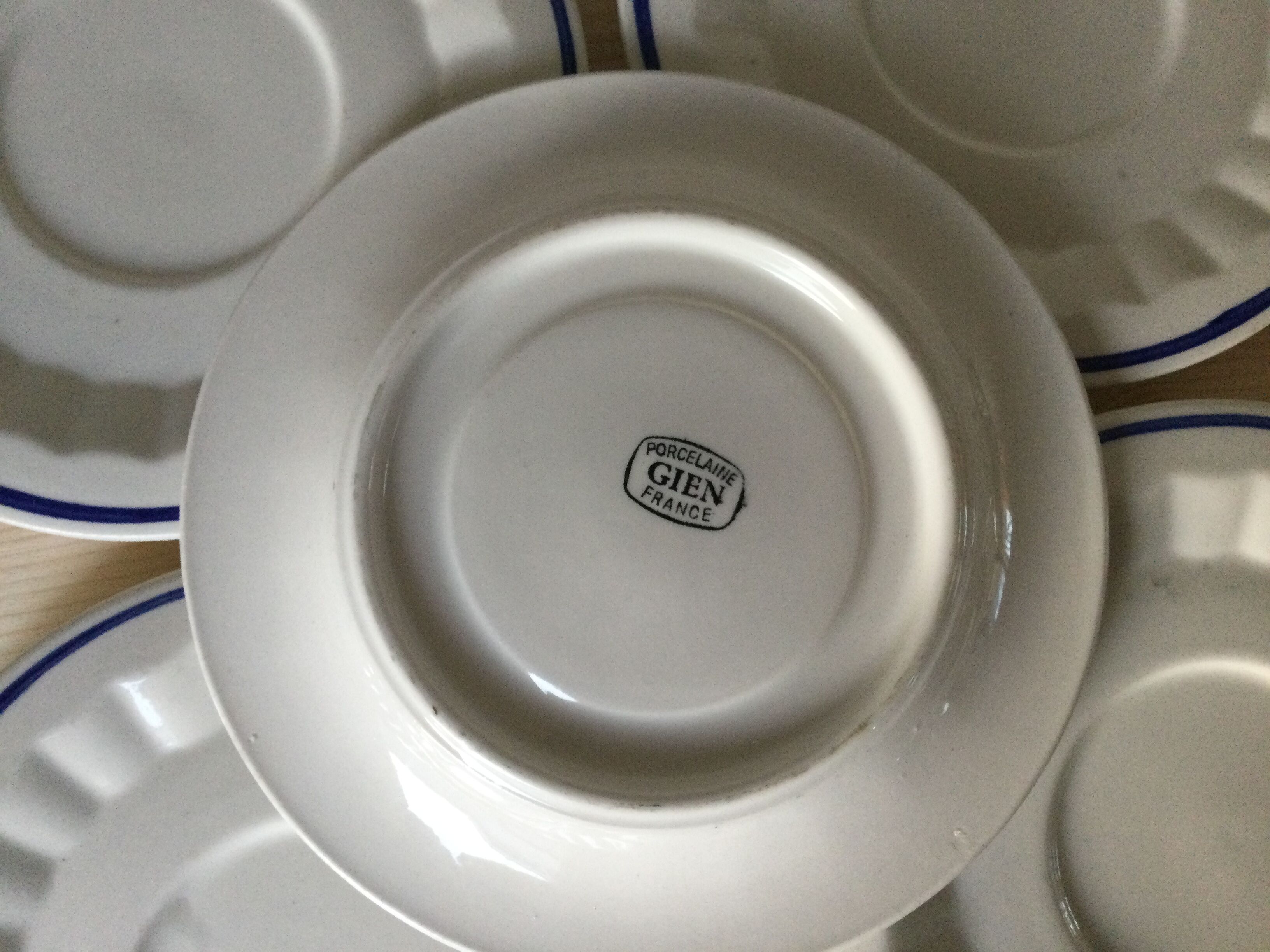 7 soucoupes assiettes à dessert filet bleu porcelaine Gien