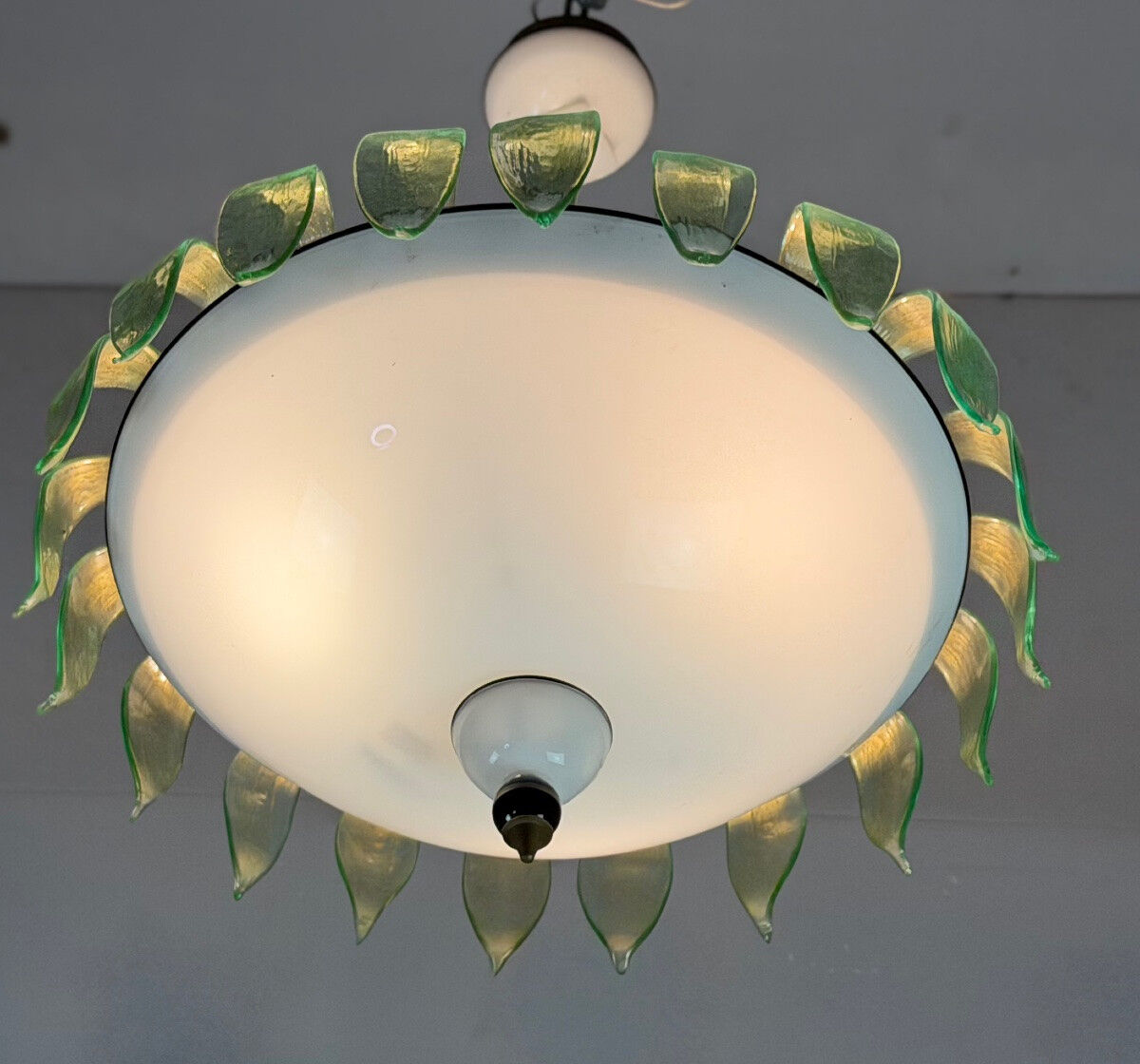 Venetian chandelier in white, black and green Murano glass sprinkled with gold, circa 1980