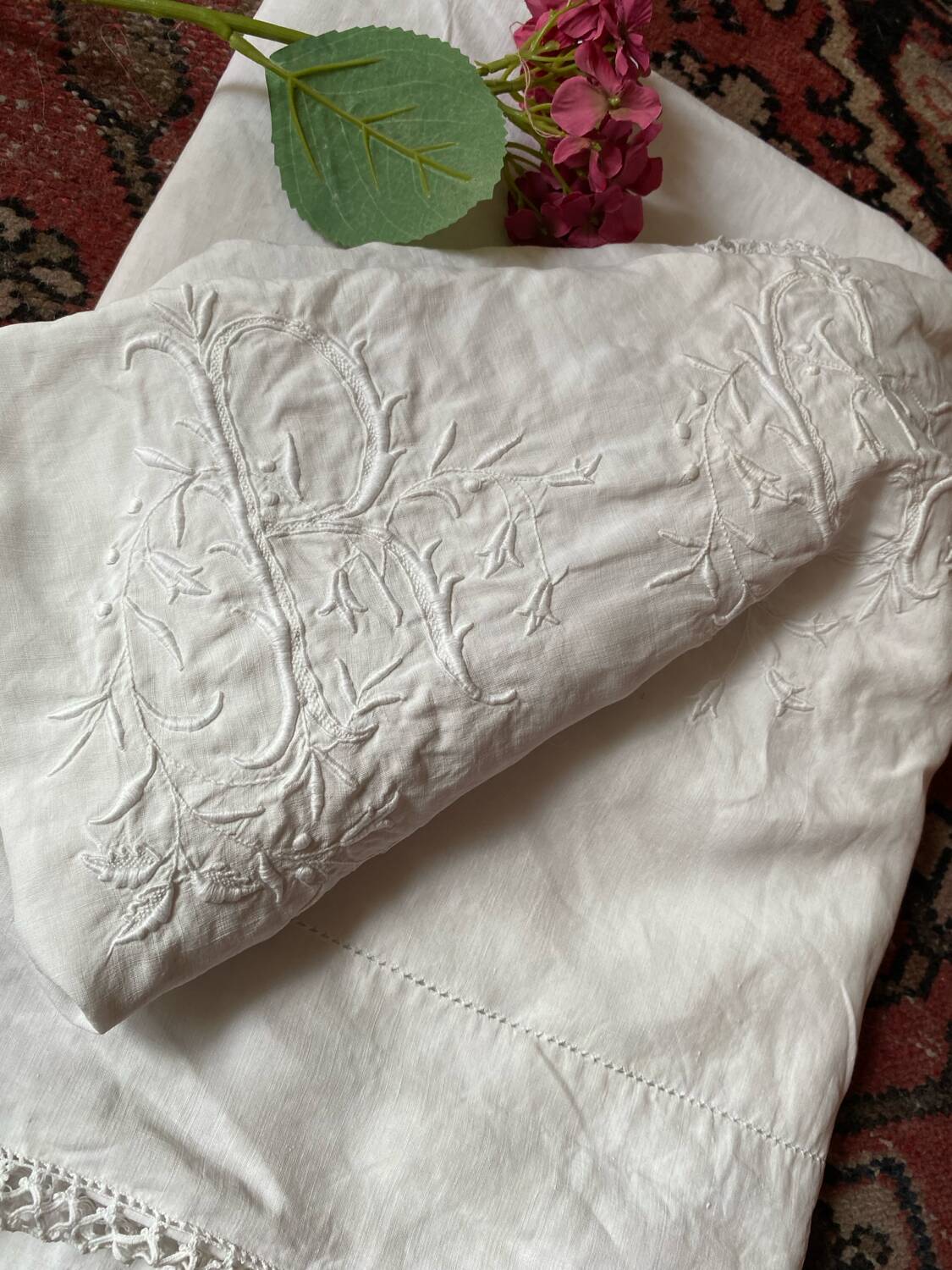 Drap de trousseau monogramme RC vers 1900.