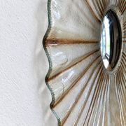 Grand miroir en verre en forme de soleil / années 1960 / 78 cm
